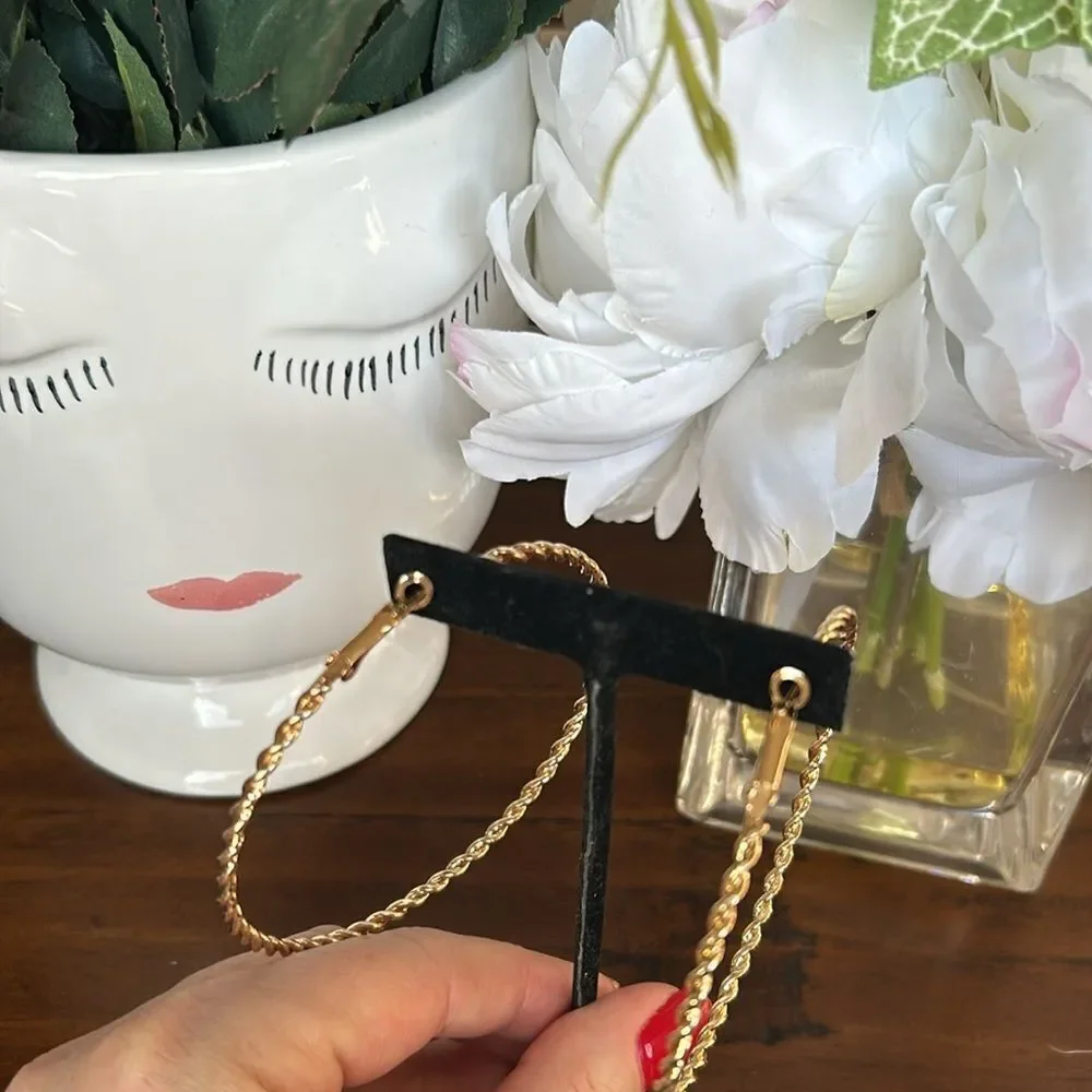 Gold color large hoops super light weighted
